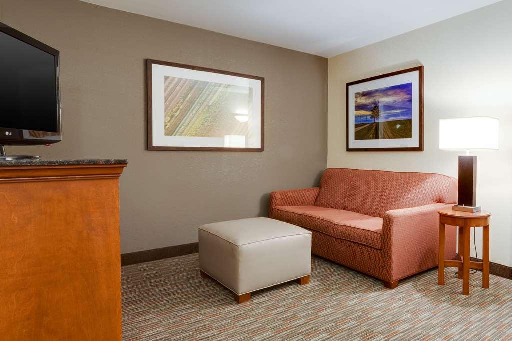 Drury Inn & Suites Greenville Room photo